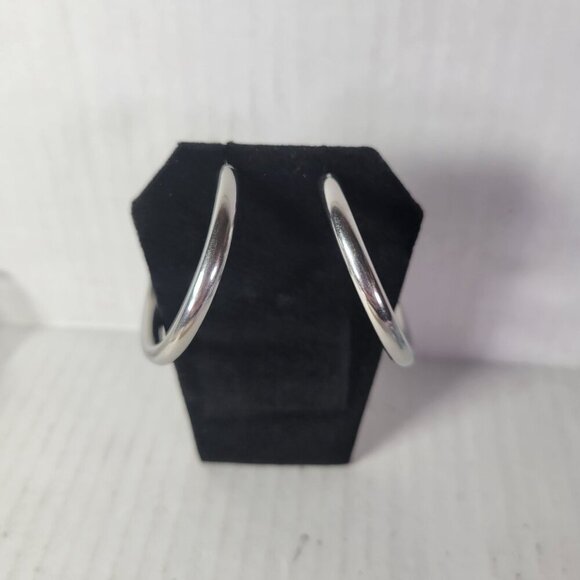 Revolve Peter & June Classic Elegant Casual Large Silver-Tone Hoop Earrings - Picture 2 of 3